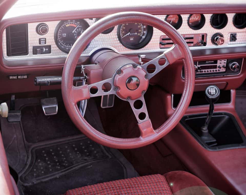autoinnenraum_rot Innenraum altes Auto